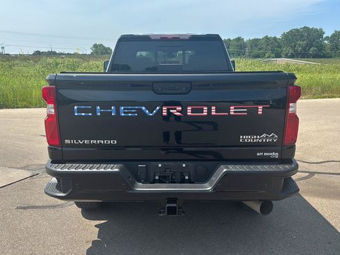 Used 2022 Chevrolet Silverado 2500 High Country w/ Safety Package II AWD/4WD image 4