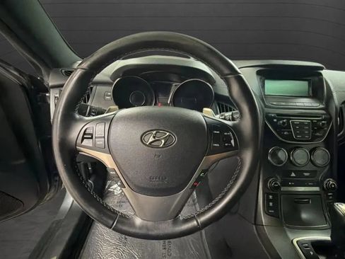 Used 2015 Hyundai Genesis 3.8 RWD image 10