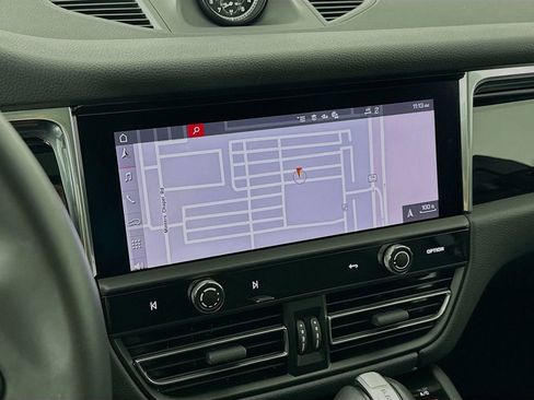 Certified 2025 Porsche Macan image 20