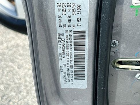 Used 2019 Jeep Cherokee Limited image 29