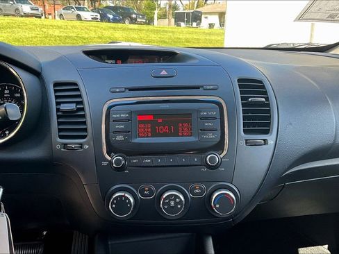 Used 2017 Kia Forte LX FWD image 13