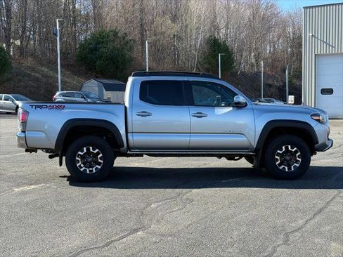 Certified 2023 Toyota Tacoma TRD Off-Road AWD/4WD image 7