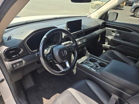 Used 2025 Honda Pilot EX-L image 4