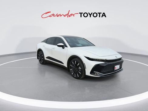 Certified 2025 Toyota Crown Platinum image 2