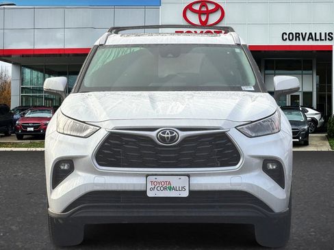 New 2026 Toyota Highlander XLE image 3