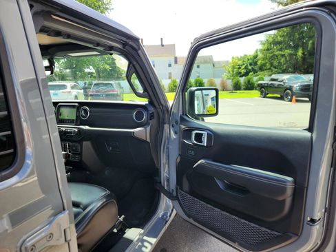 Used 2023 Jeep Wrangler Unlimited Sahara image 44