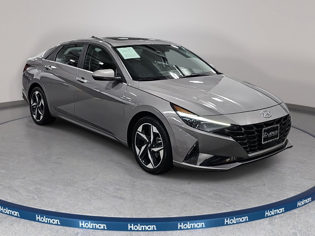 Used 2023 Hyundai Elantra Limited w/ Preferred Accessory Package FWD image 4