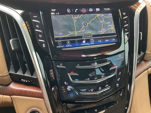 Used 2017 Cadillac Escalade Platinum AWD/4WD image 25