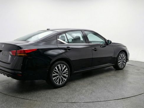 Used 2025 Nissan Altima 2.5 SV image 9