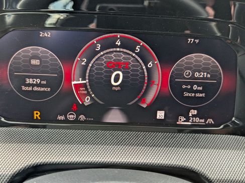 Used 2025 Volkswagen GTI SE FWD image 31