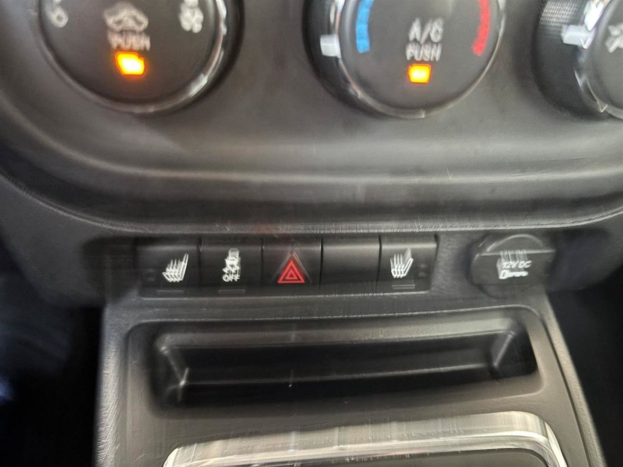 Used 2015 Jeep Patriot Latitude FWD image 14
