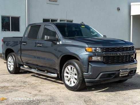 Used 2019 Chevrolet Silverado 1500 Custom w/ Custom Value Package image 3