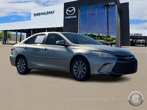 Used 2017 Toyota Camry XLE image 11