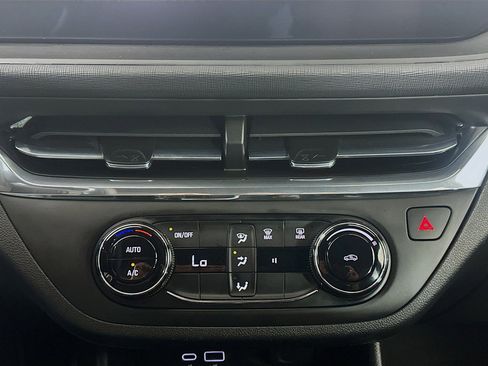 Used 2025 Buick Envista Preferred image 23