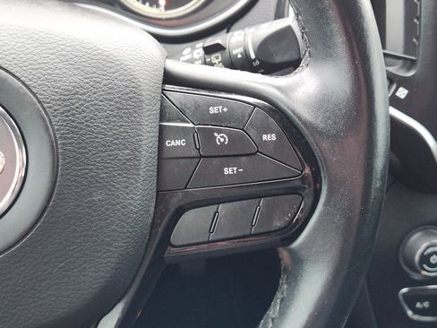 Used 2019 Jeep Cherokee Latitude Plus image 38