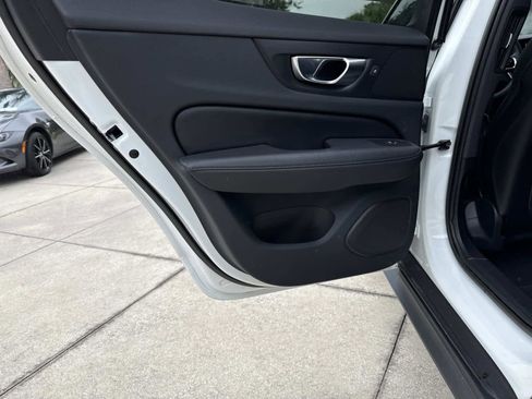 Used 2023 Volvo V60 B5 Cross Country Plus image 10