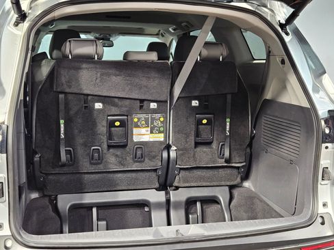Used 2022 Toyota Sienna XLE image 18