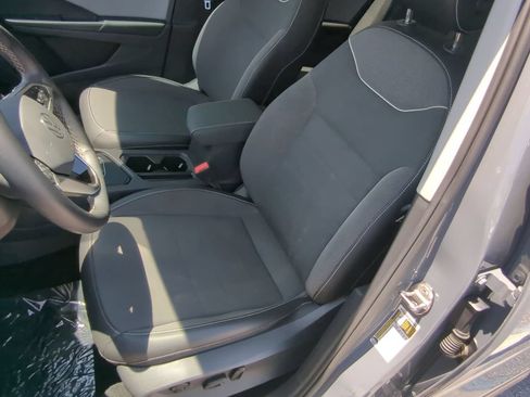 Used 2023 Volkswagen Taos SE w/ Panoramic Sunroof Package FWD image 21