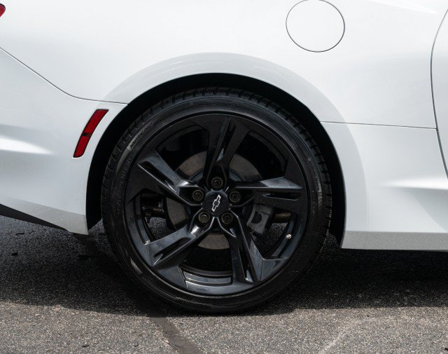 Used 2022 Chevrolet Camaro LT RWD image 17