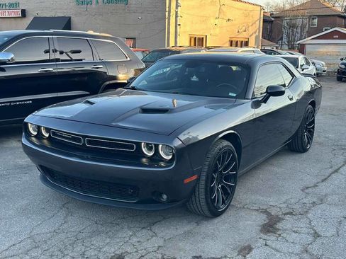 Used 2021 Dodge Challenger SXT w/ Driver Convenience Group image 3
