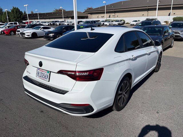 Used 2024 Volkswagen Jetta Sport FWD image 3