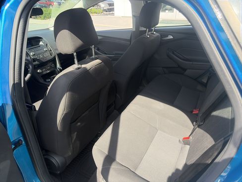 Used 2016 Ford Focus SE w/ SE Cold Weather Package FWD image 20