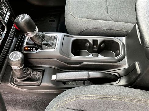 Used 2025 Jeep Wrangler Sport image 17