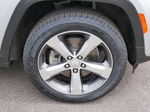 Used 2021 Jeep Grand Cherokee L Limited AWD/4WD image 15