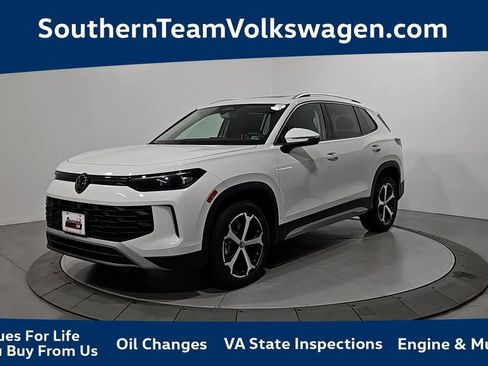 New 2026 Volkswagen Tiguan SE AWD/4WD image 1