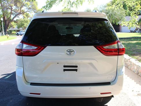 Used 2017 Toyota Sienna XLE Premium image 31