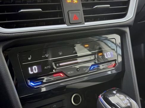 New 2026 Volkswagen Taos SE image 17