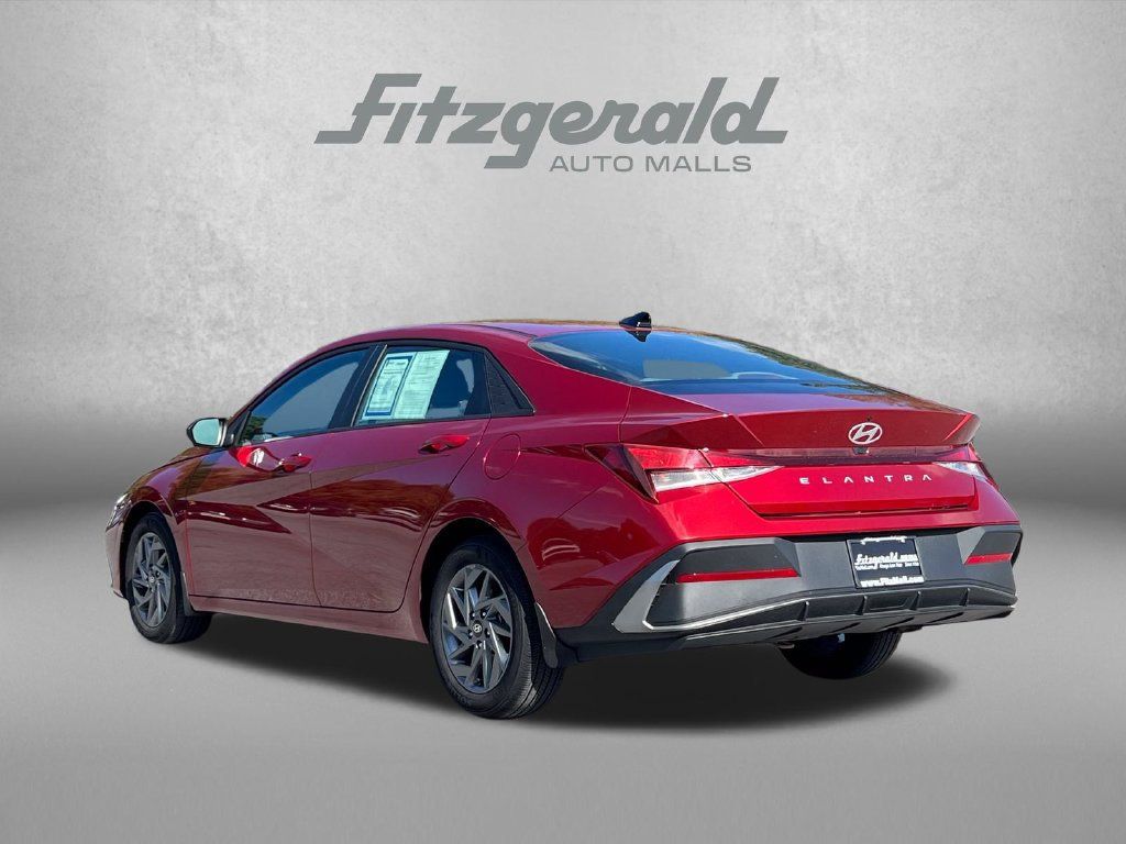 Used 2024 Hyundai Elantra SEL FWD image 9