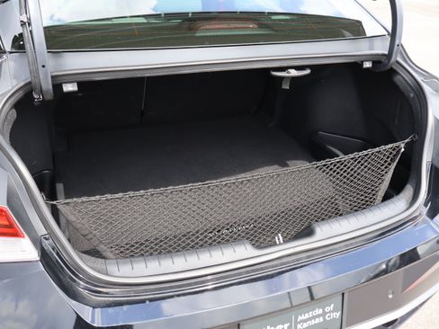 Used 2024 Hyundai Elantra Limited FWD image 15
