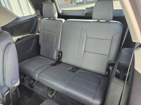Used 2021 Chevrolet Traverse Premier AWD/4WD image 14