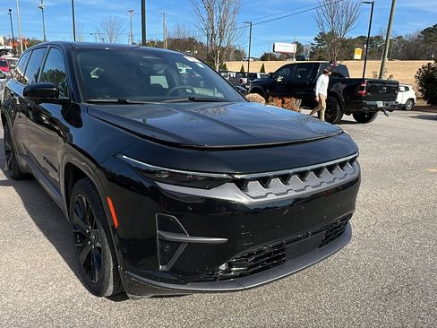 Used 2024 Jeep Wagoneer Launch Edition image 5