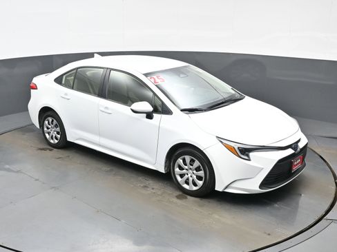 Used 2025 Toyota Corolla LE image 31