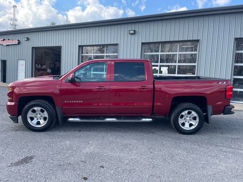 Used 2018 Chevrolet Silverado 1500 LT w/ All Star Edition AWD/4WD image 4