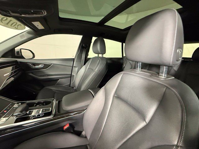 Used 2019 Audi Q8 Premium Plus w/ Premium Plus AWD/4WD image 5