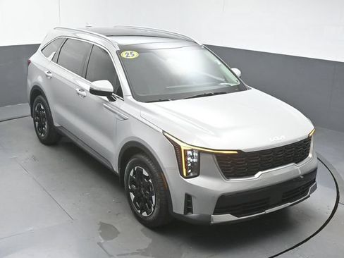Used 2025 Kia Sorento S w/ Panoramic Sunroof Package FWD image 42