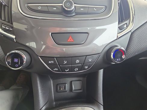 Used 2019 Chevrolet Cruze LT image 16