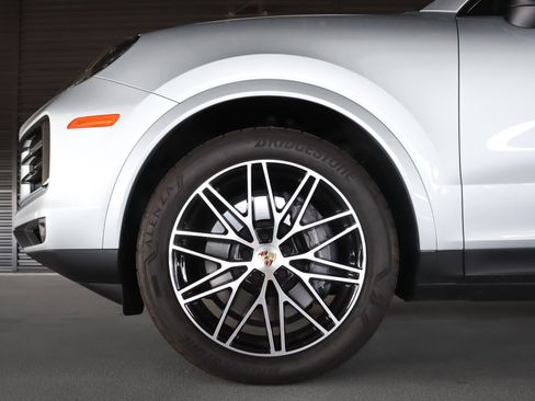 Certified 2024 Porsche Cayenne AWD/4WD image 27