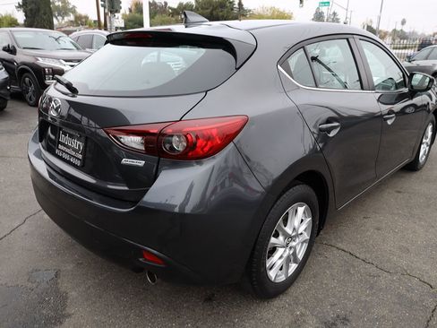 Used 2016 MAZDA MAZDA3 i Grand Touring image 4