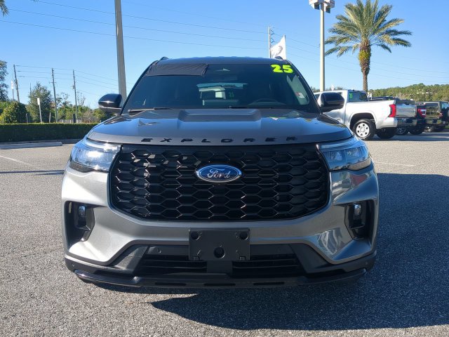 Used 2025 Ford Explorer ST-Line w/ Premium Package RWD image 9