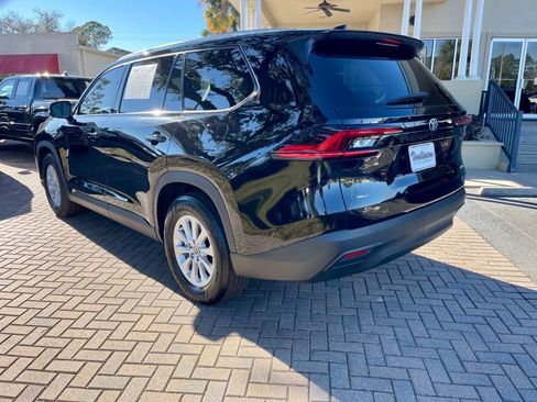 Used 2025 Toyota Grand Highlander XLE image 3