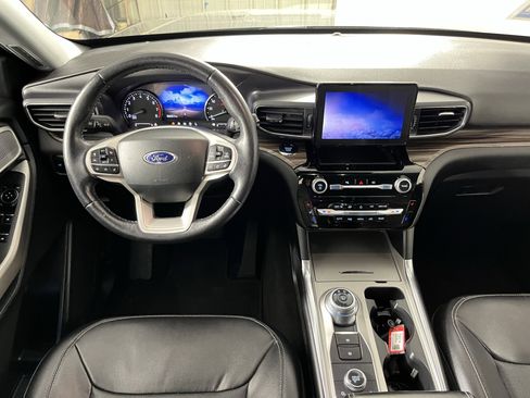 Used 2023 Ford Explorer Limited image 11