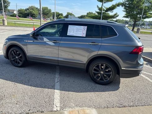 Used 2024 Volkswagen Tiguan SE AWD/4WD image 19