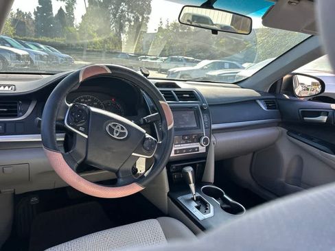 Used 2014 Toyota Camry LE FWD image 5