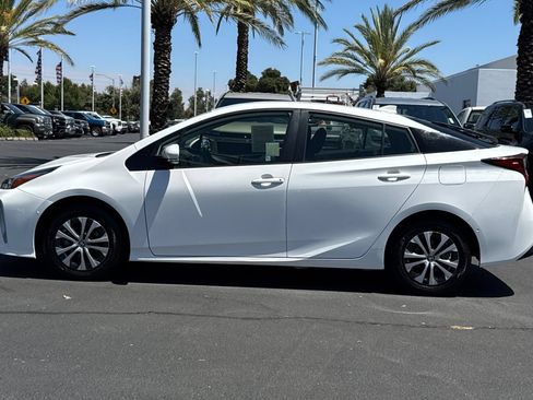 Used 2019 Toyota Prius LE w/ Preferred Accessory Package AWD/4WD image 6