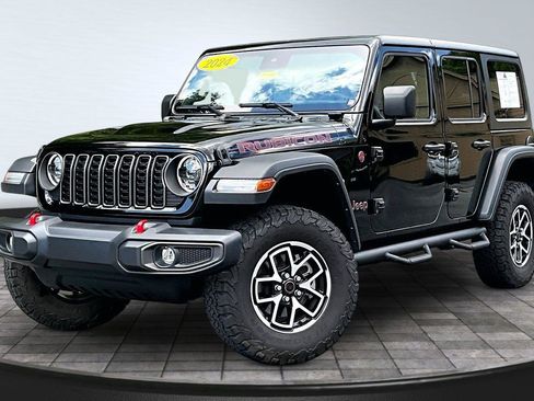 Used 2024 Jeep Wrangler Unlimited Rubicon w/ Convenience Group AWD/4WD image 28