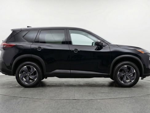 Used 2025 Nissan Rogue SV AWD/4WD image 11